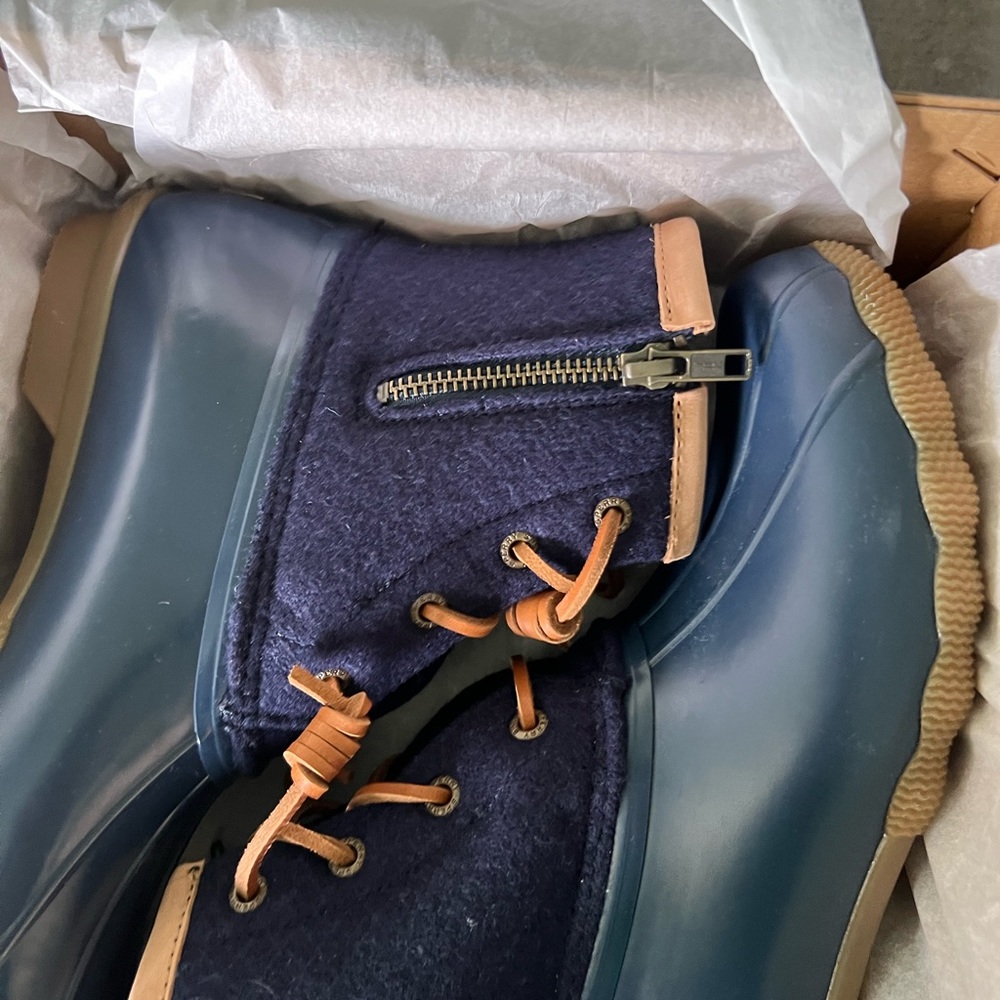 Sperry duck boots women’s size 8 - Picture 3 of 6